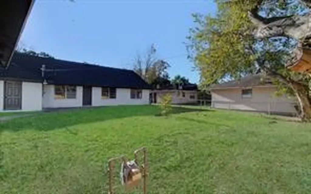 5230 W Bellfort Avenue Houston TX 77035
