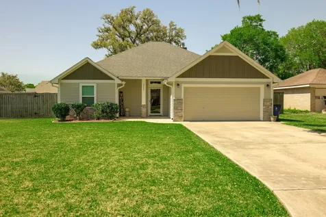 2250 Lake Forrest Drive West Columbia TX 77486