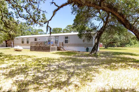 14751 Fm 530 Hallettsville TX 77964
