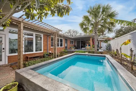 6 Cedar Lawn Circle Galveston TX 77551