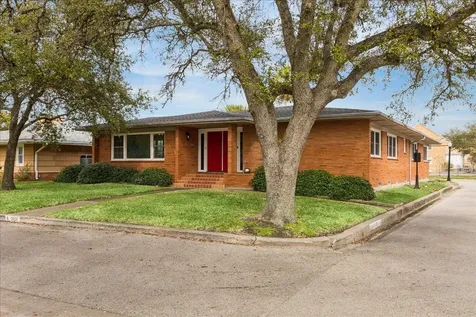 6 Cedar Lawn Circle Galveston TX 77551