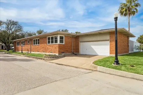 6 Cedar Lawn Circle Galveston TX 77551