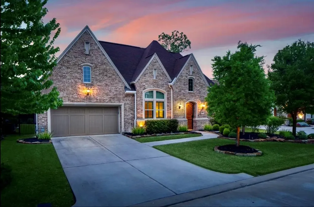 51 Woodglade Way Tomball TX 77375