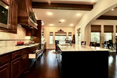 51 Woodglade Way Tomball TX 77375