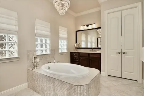 51 Woodglade Way Tomball TX 77375