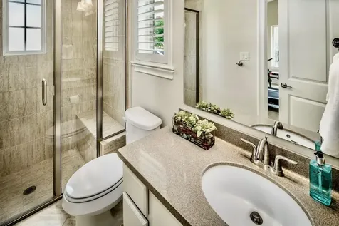 51 Woodglade Way Tomball TX 77375