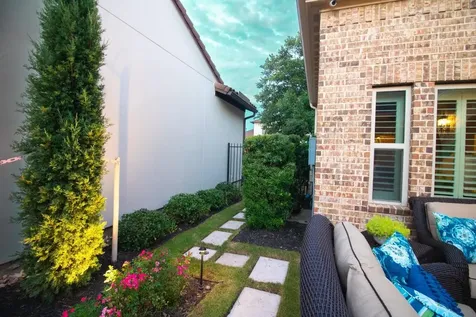 51 Woodglade Way Tomball TX 77375
