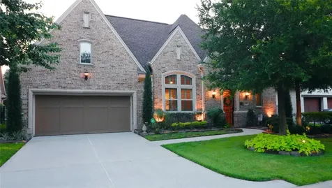 51 Woodglade Way Tomball TX 77375