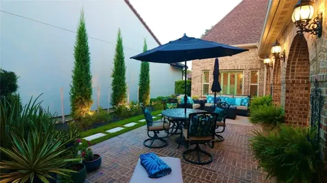 51 Woodglade Way Tomball TX 77375