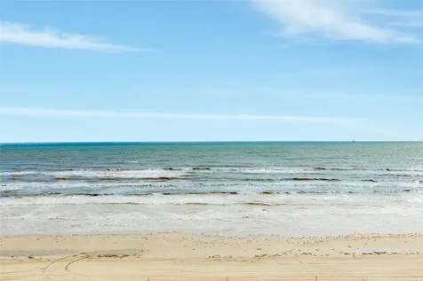 12207 Hershey Beach Galveston TX 77554