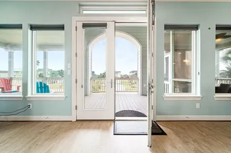 4210 Sandpiper Galveston TX 77554
