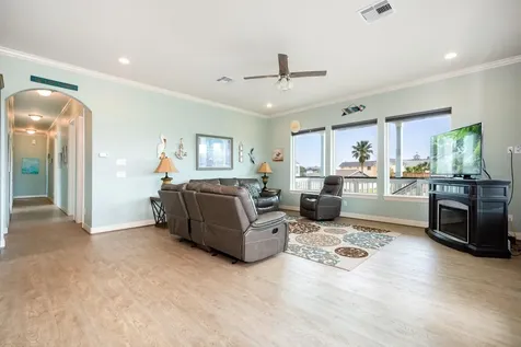 4210 Sandpiper Galveston TX 77554