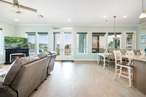 4210 Sandpiper Galveston TX 77554