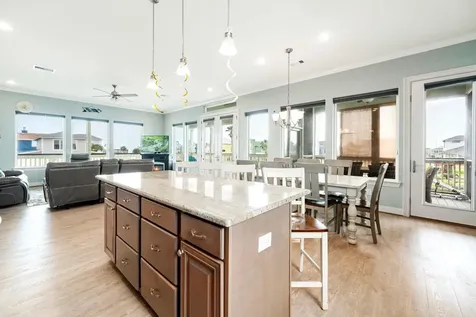 4210 Sandpiper Galveston TX 77554