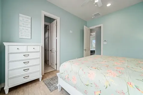 4210 Sandpiper Galveston TX 77554