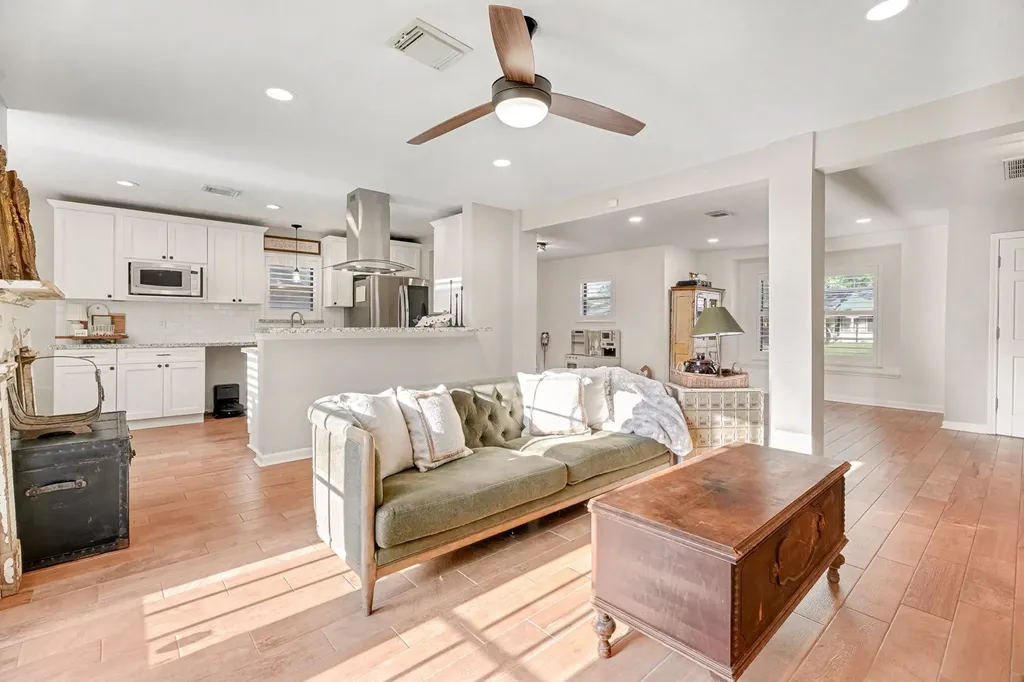 3037 Longwood Lane Dickinson TX 77539