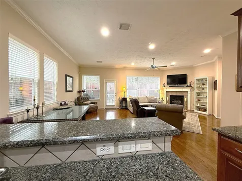 1446 Sherwood Park Circle Houston TX 77043