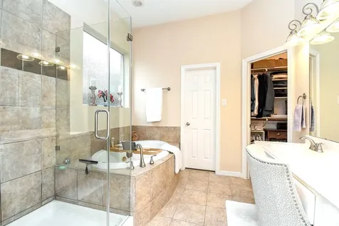 1446 Sherwood Park Circle Houston TX 77043