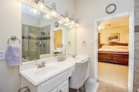 1446 Sherwood Park Circle Houston TX 77043