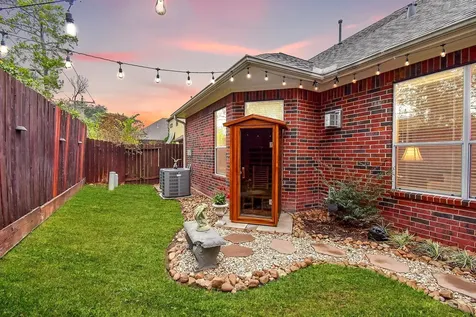 1446 Sherwood Park Circle Houston TX 77043