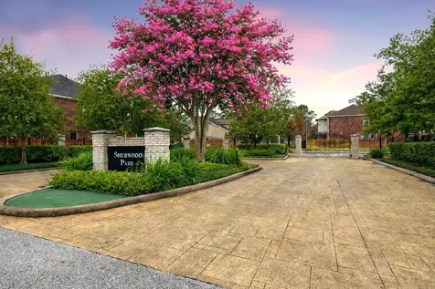 1446 Sherwood Park Circle Houston TX 77043