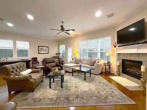 1446 Sherwood Park Circle Houston TX 77043