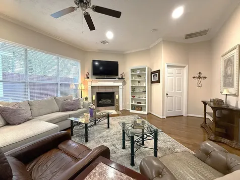 1446 Sherwood Park Circle Houston TX 77043