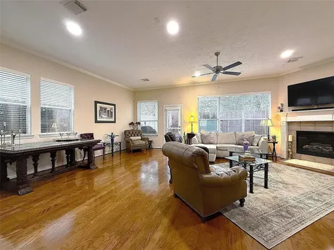 1446 Sherwood Park Circle Houston TX 77043