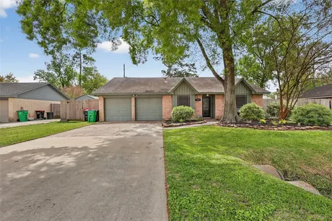 9802 Bayou Woods Drive Baytown TX 77521