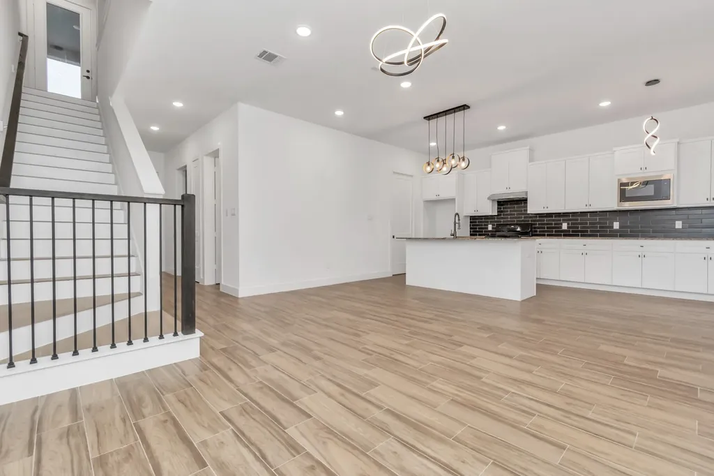 5616 Savyon Drive Houston TX 77091