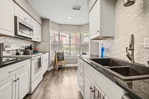 7447 Cambridge Street 73 Houston TX 77054