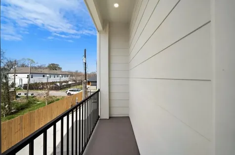 835 Elkhart Street B Houston TX 77091