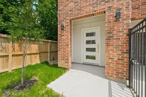 2805 Tierwester Street Houston TX 77004