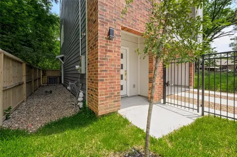 2805 Tierwester Street Houston TX 77004