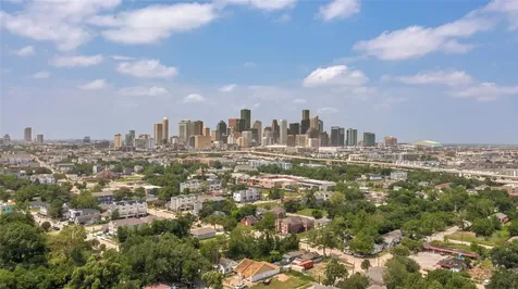 2805 Tierwester Street Houston TX 77004