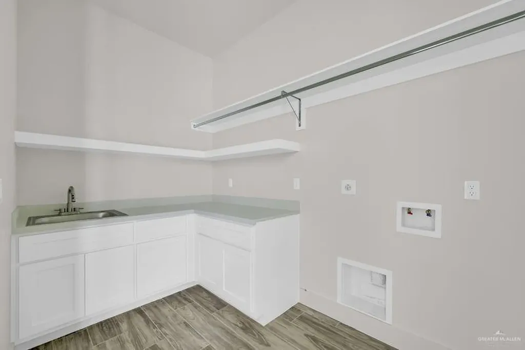 2305 Trinity Avenue Mcallen TX 78504