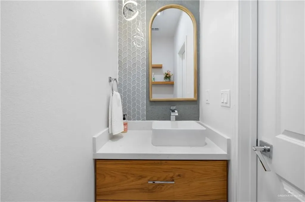 8006 N 48th Lane Mcallen TX 78504