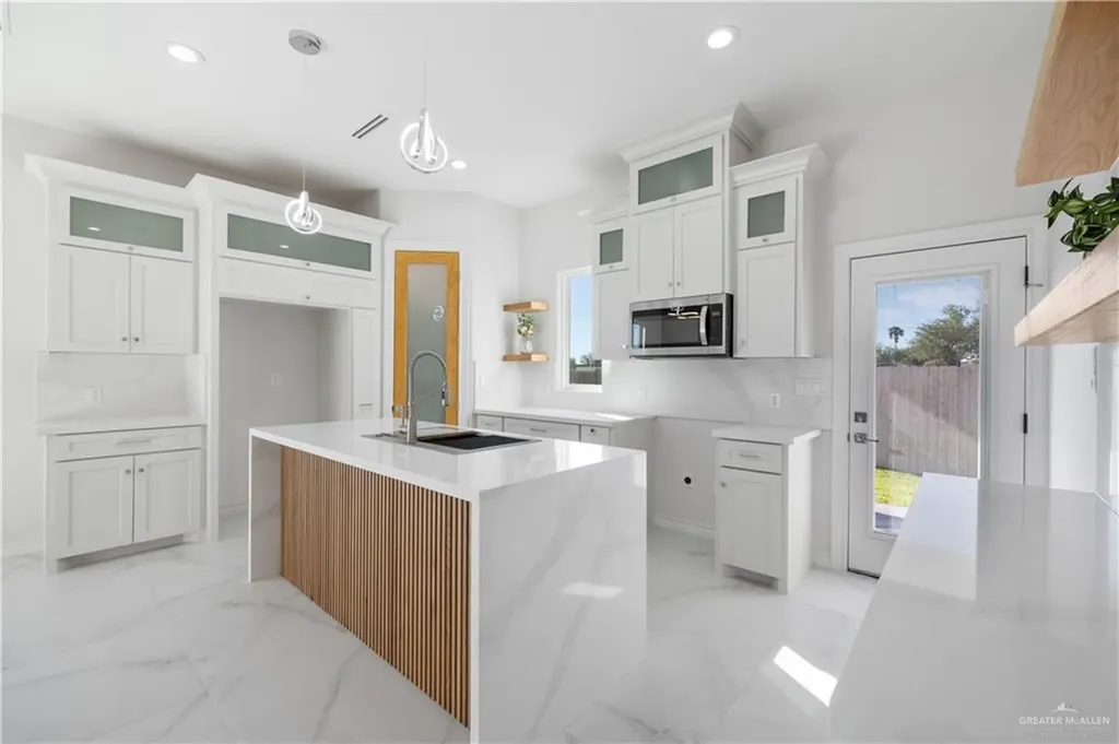 8006 N 48th Lane Mcallen TX 78504