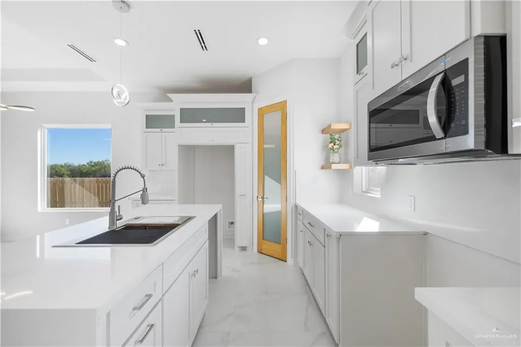 8006 N 48th Lane Mcallen TX 78504