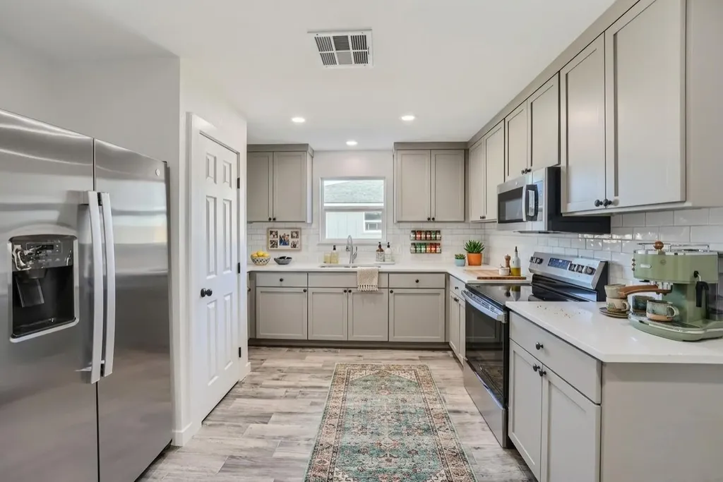 113 Fisher Street Elgin TX 78621