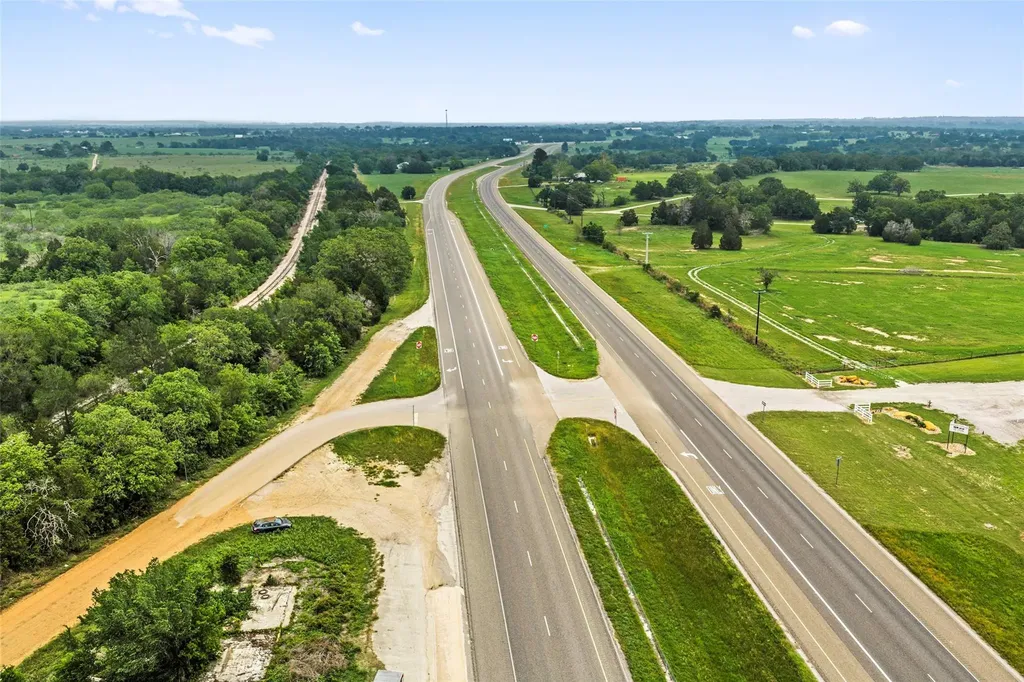 1389 Highway 290 E Elgin TX 78621