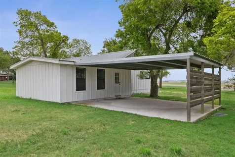 5530 Us Highway 90a W Shiner TX 77984