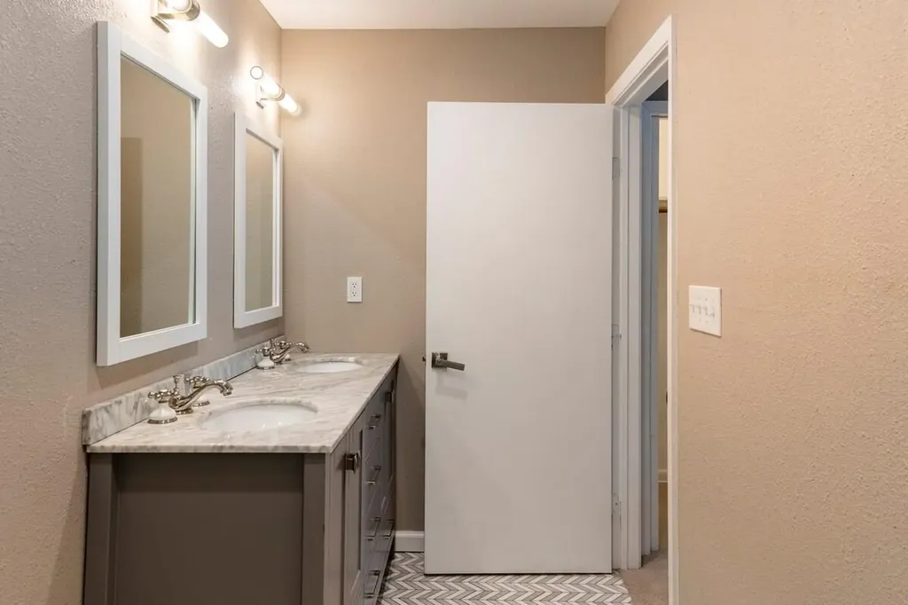 1711 Deerfield Drive Austin TX 78741