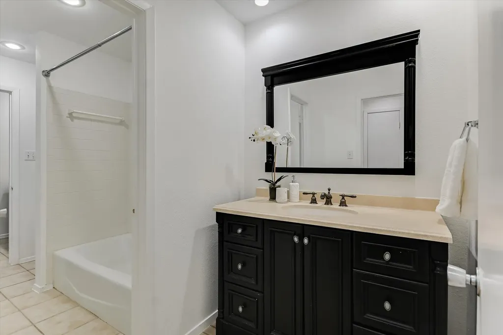 3207 Eanes Circle Austin TX 78746