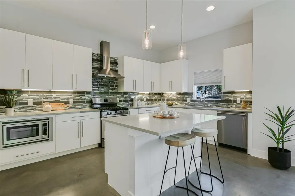1131 Mason Avenue Austin TX 78721