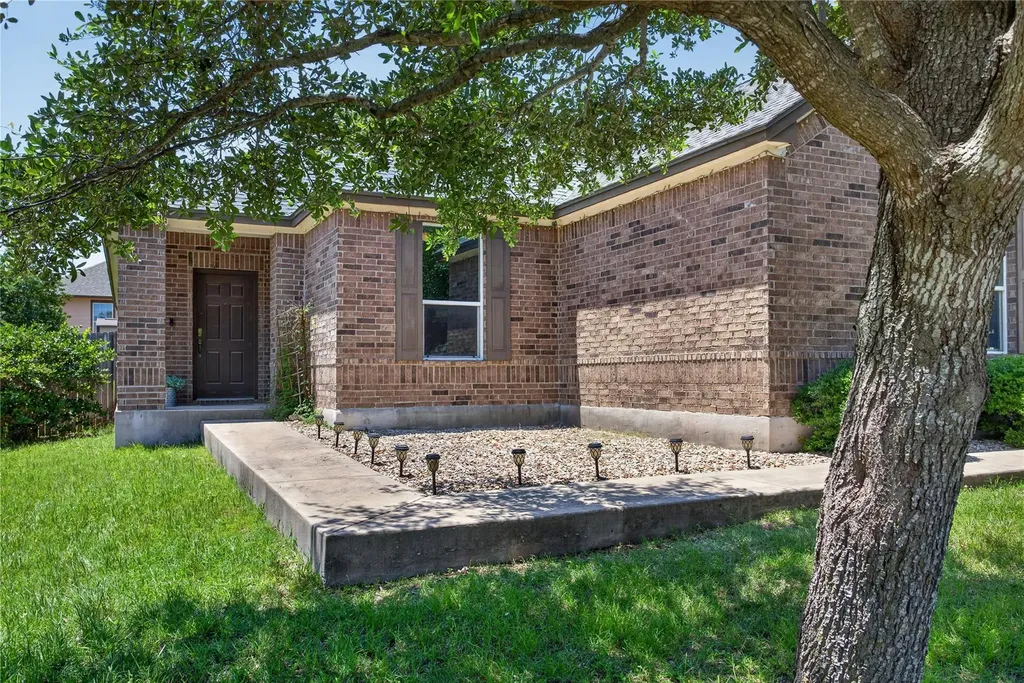 1005 Lonesome Lilly Way Pflugerville TX 78660