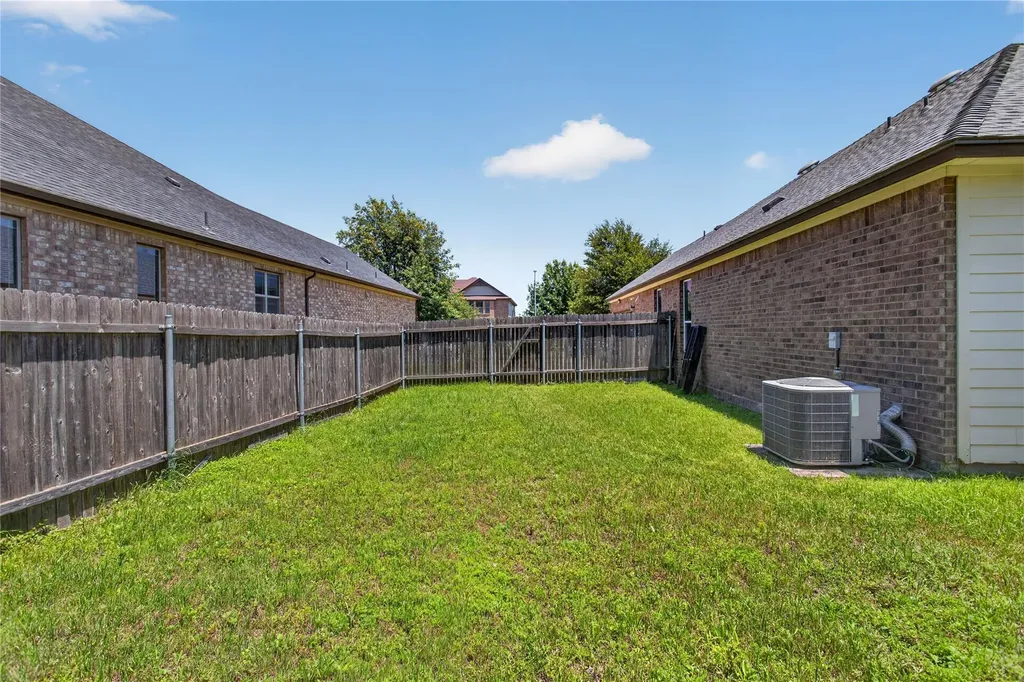 1005 Lonesome Lilly Way Pflugerville TX 78660