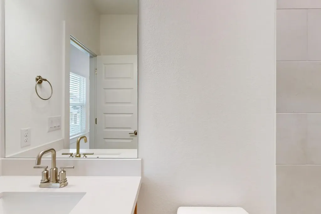 2112 Lolo Lane Leander TX 78641