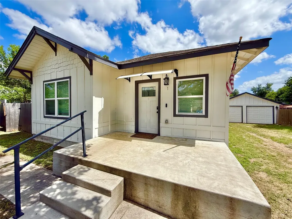 1401 W 7th Street Taylor TX 76574