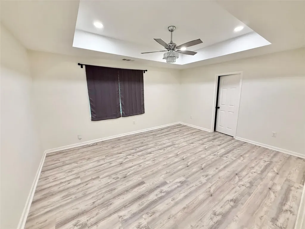 1401 W 7th Street Taylor TX 76574